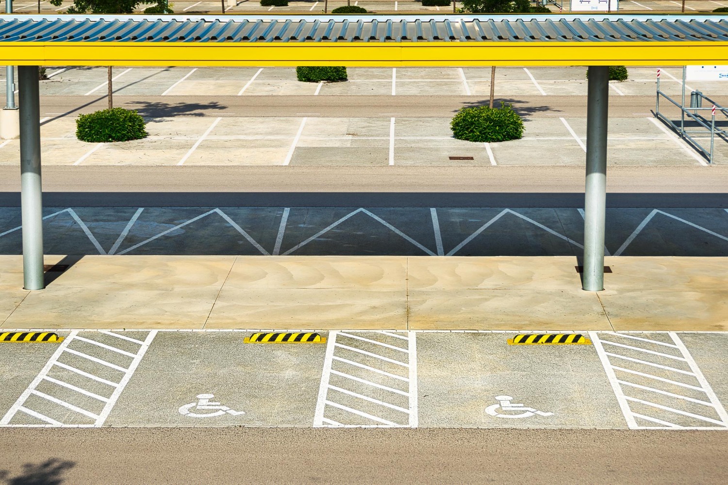 Există parcări acoperite la Otopeni?