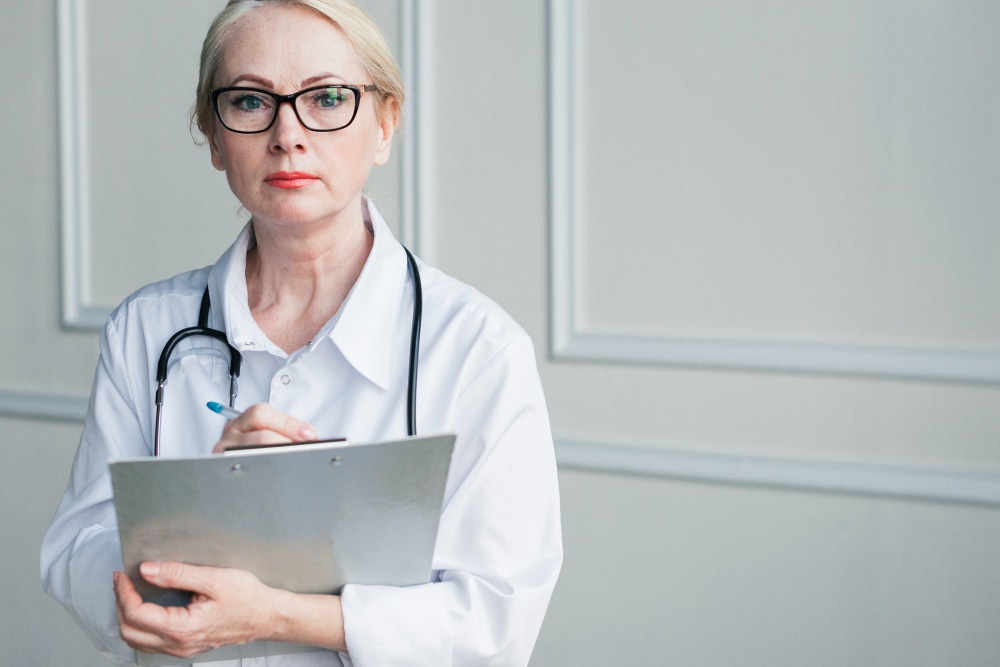 De ce medicii recomandă mamografie anuală după 50 de ani?