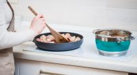 Pot folosi o oală de inducție pentru a prăji alimente?
